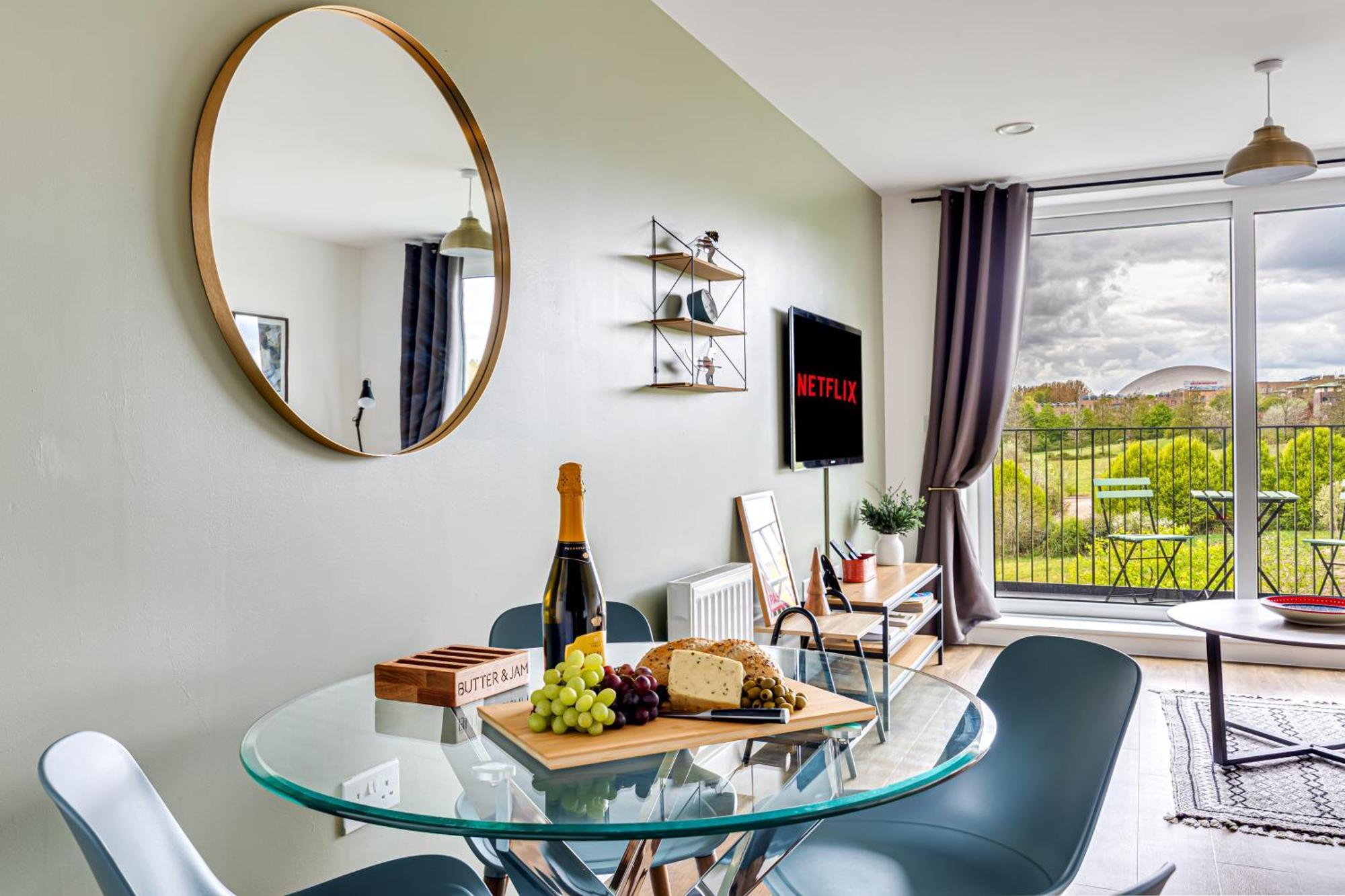 Penthouse Apartment - City Centre - Secure Parking, Balcony, Self-Check-In, Fast Wifi And Smart Tv With Netflix By Yoko Property Milton Keynes Exterior photo