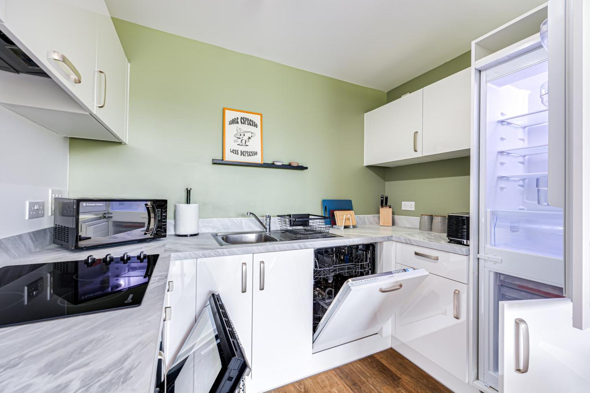 Penthouse Apartment - City Centre - Secure Parking, Balcony, Self-Check-In, Fast Wifi And Smart Tv With Netflix By Yoko Property Milton Keynes Exterior photo
