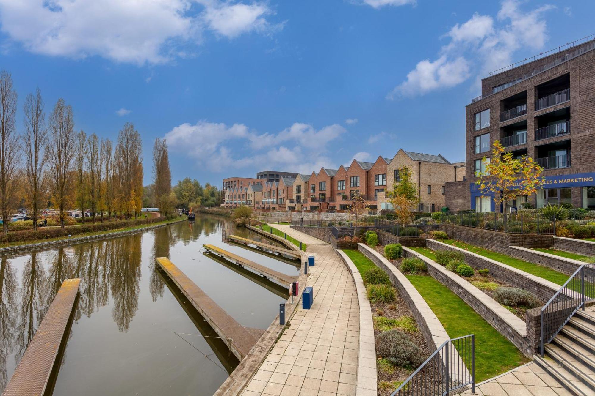 Penthouse Apartment - City Centre - Secure Parking, Balcony, Self-Check-In, Fast Wifi And Smart Tv With Netflix By Yoko Property Milton Keynes Exterior photo