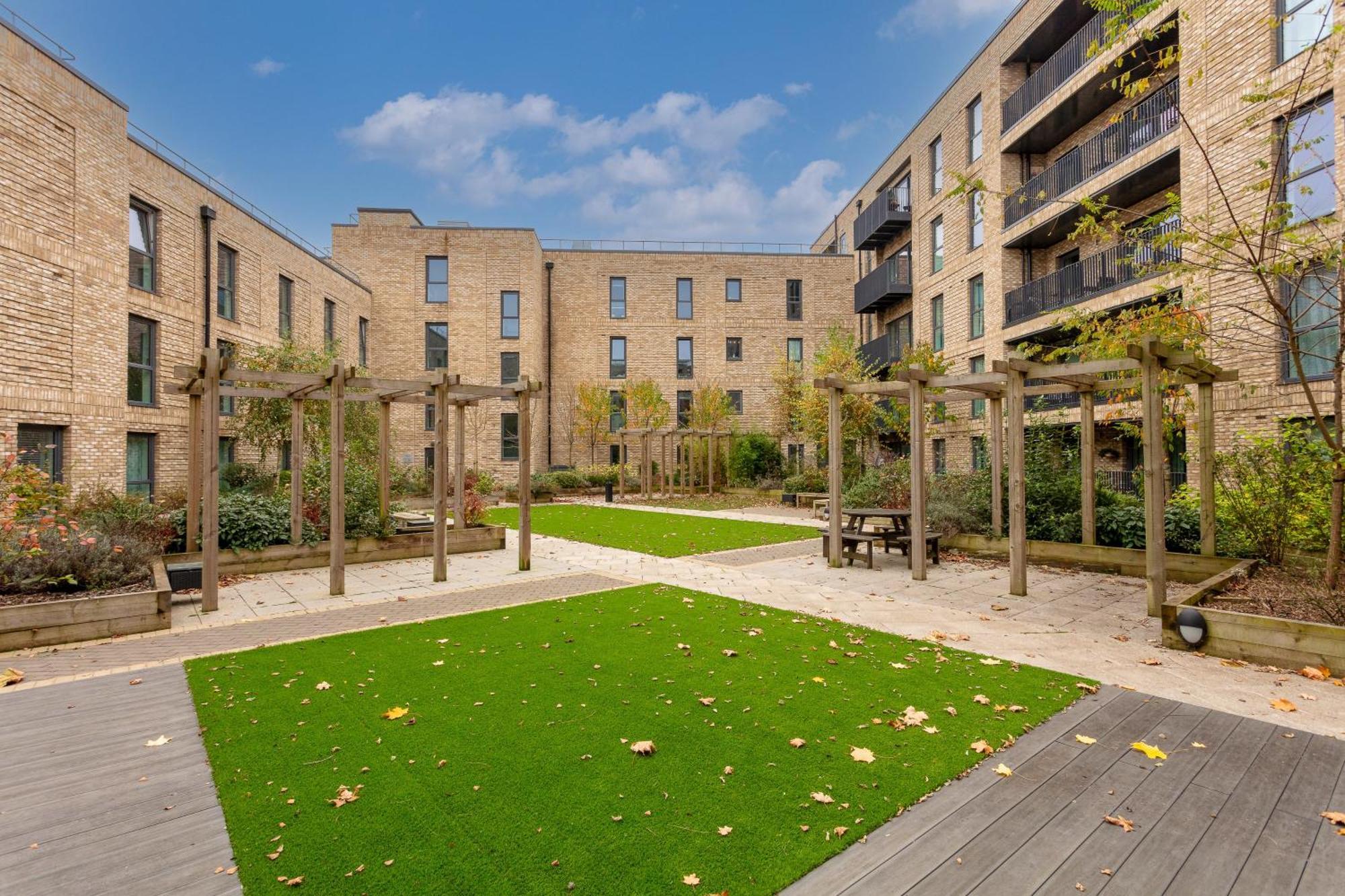 Penthouse Apartment - City Centre - Secure Parking, Balcony, Self-Check-In, Fast Wifi And Smart Tv With Netflix By Yoko Property Milton Keynes Exterior photo