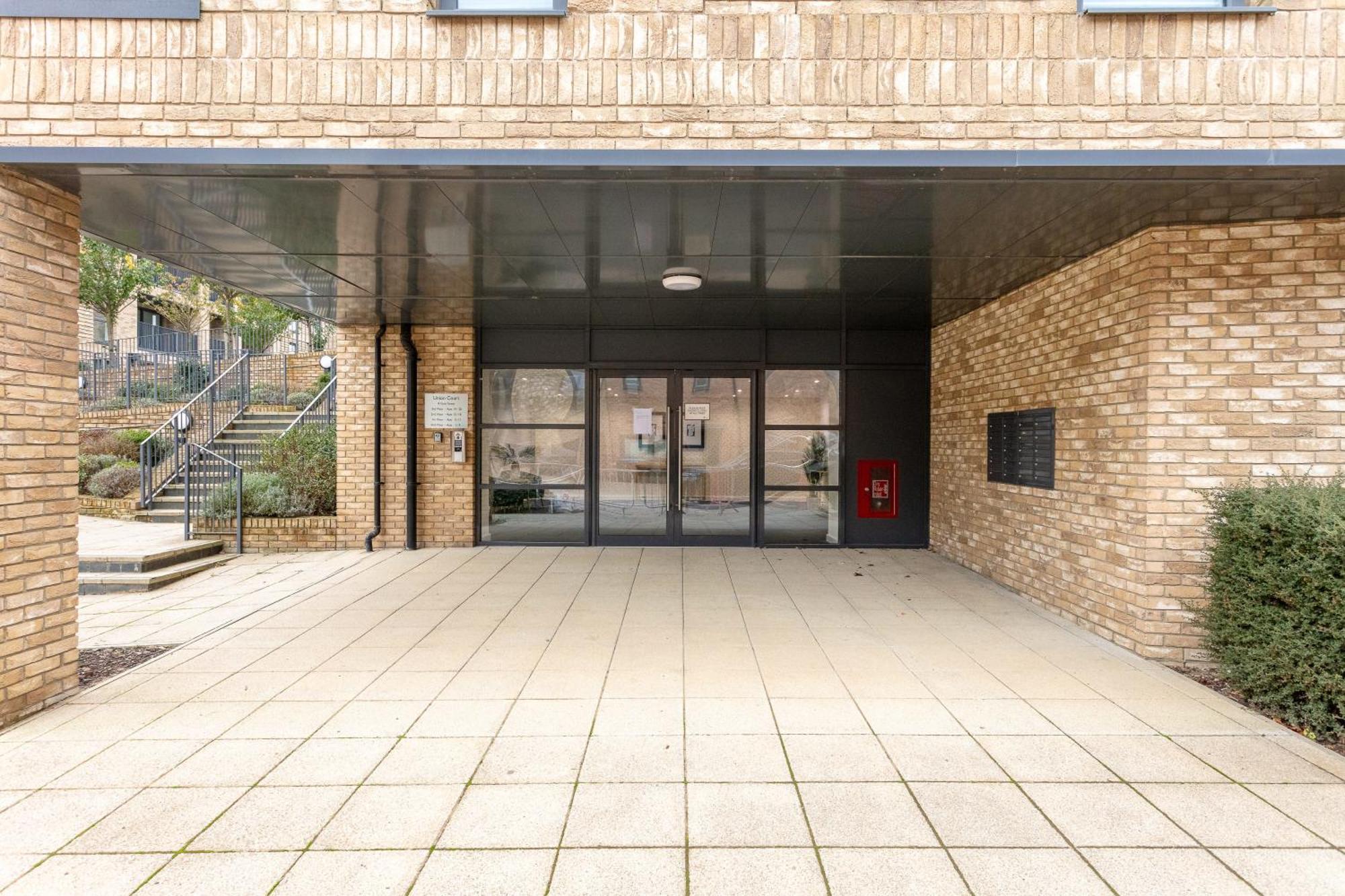 Penthouse Apartment - City Centre - Secure Parking, Balcony, Self-Check-In, Fast Wifi And Smart Tv With Netflix By Yoko Property Milton Keynes Exterior photo