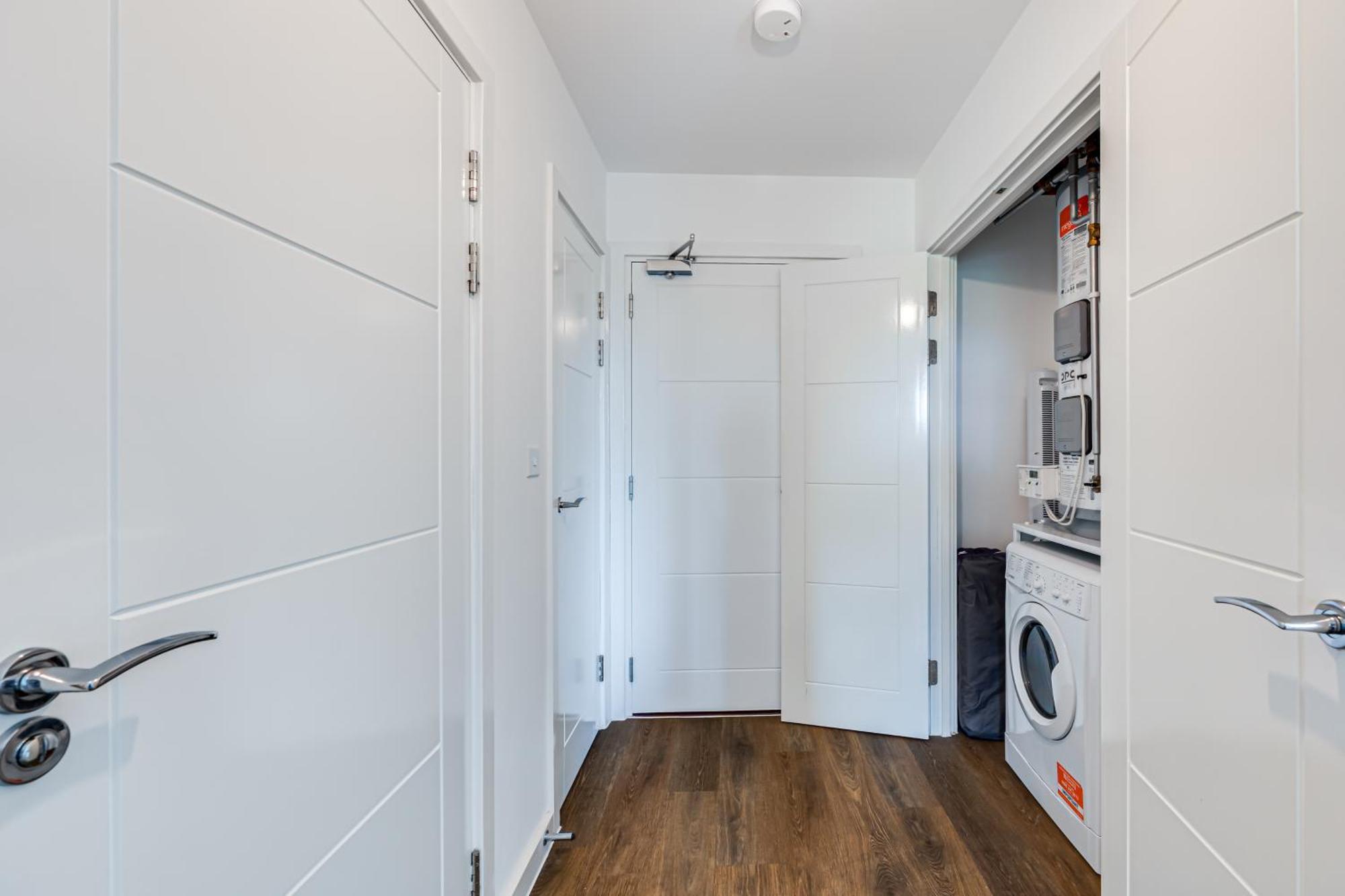 Penthouse Apartment - City Centre - Secure Parking, Balcony, Self-Check-In, Fast Wifi And Smart Tv With Netflix By Yoko Property Milton Keynes Exterior photo