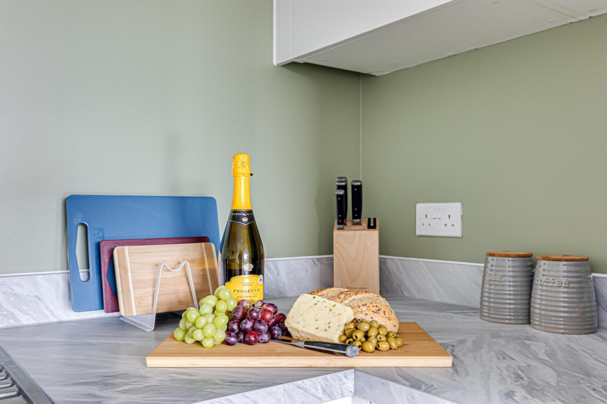 Penthouse Apartment - City Centre - Secure Parking, Balcony, Self-Check-In, Fast Wifi And Smart Tv With Netflix By Yoko Property Milton Keynes Exterior photo