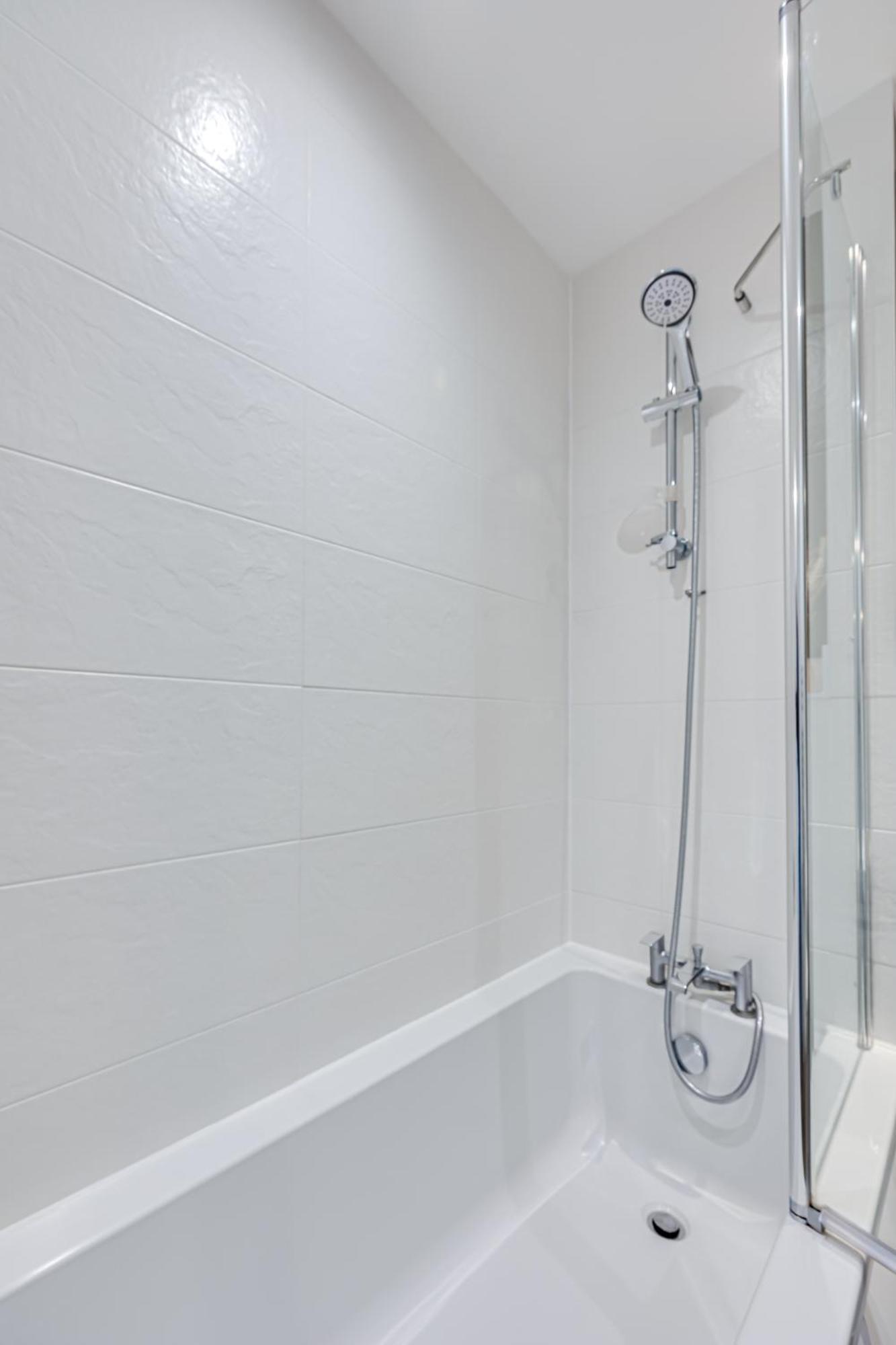 Penthouse Apartment - City Centre - Secure Parking, Balcony, Self-Check-In, Fast Wifi And Smart Tv With Netflix By Yoko Property Milton Keynes Exterior photo